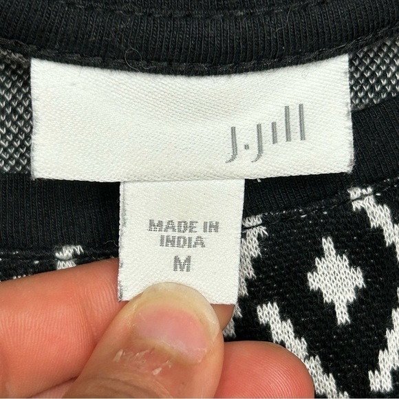 J. Jill Black & White Diamond Knit Cotton Kangaroo Pocket top - Picture 5 of 6